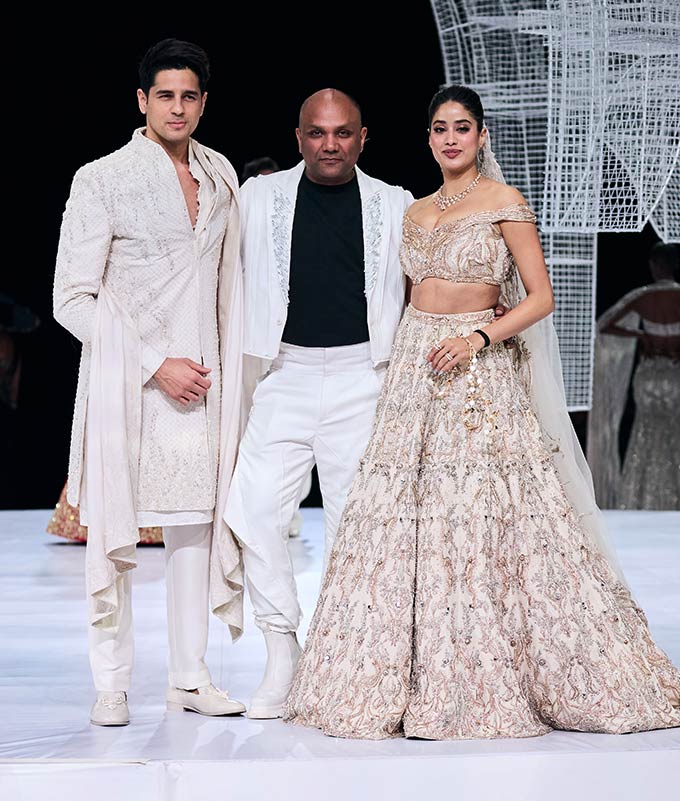 Showstoppers Siddharth Malhotra and Janhvi Kapoor with Gupta.

